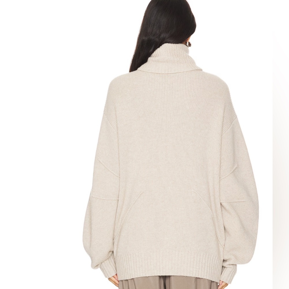 Helmut Lang Apex sweater
Apex Chunky Turtleneck in Oat Melange - Picture 3 of 8